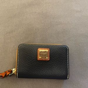 Dooney & Bourke- small zip wallet navy blue